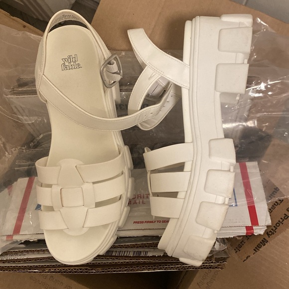 White Women’s Wild Fable Platforms - Picture 10 of 12